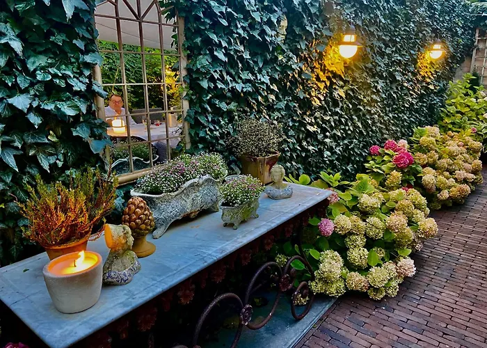 Huyze Elimonica Bed & Breakfast 4*